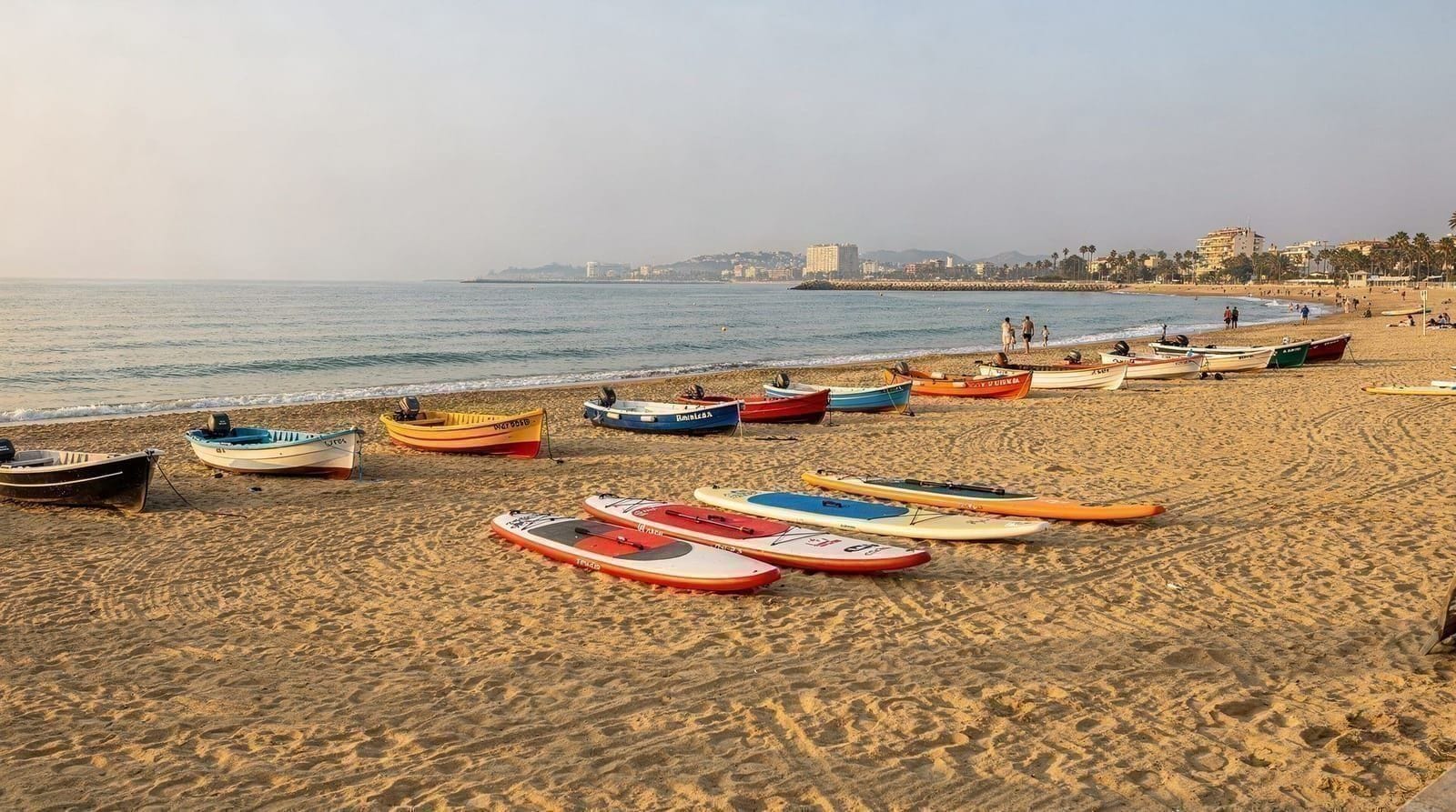 Praia de Patacona — alternativa mais tranquila a norte da Malvarrosa